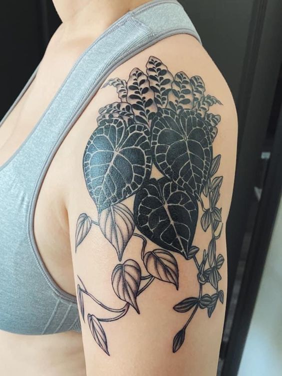 Simple black & white Leaf tattoo design