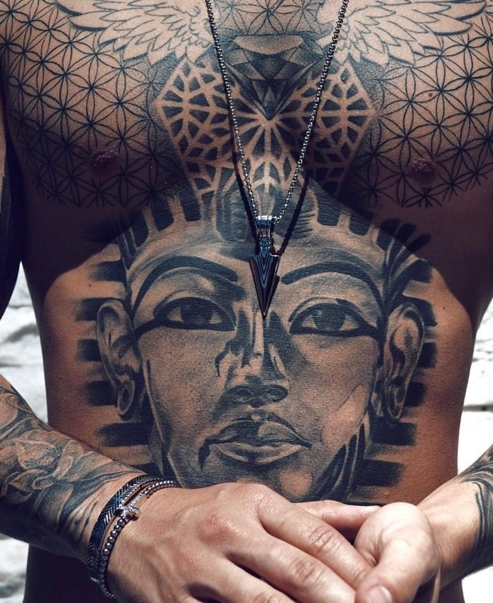 Incredible stomach tattoo design